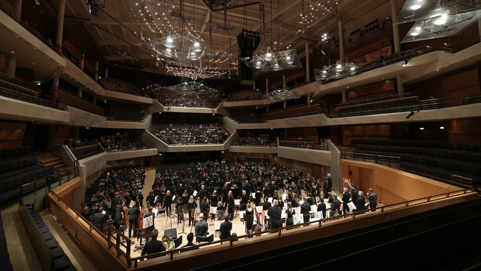 Sing with the Halle audience
