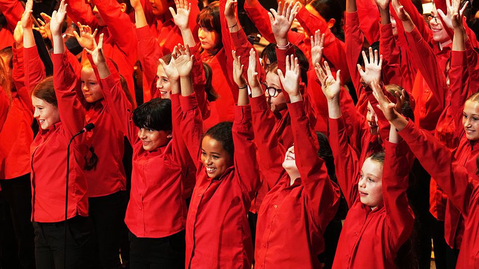 Hallé Childrens Choir (arms in the air)