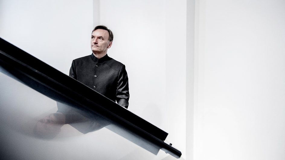 Stephen Hough playing the piano