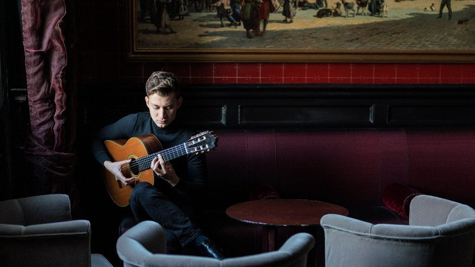 Thibaut Garcia playing the guitar