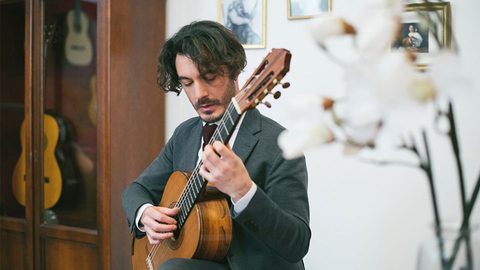 Gabriel Bianco playing classical guitar