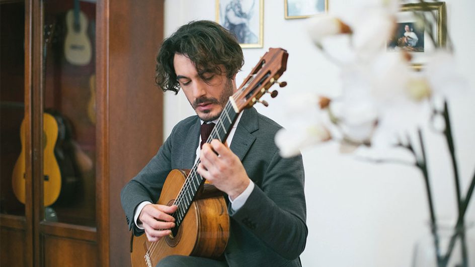 Gabriel Bianco playing classical guitar
