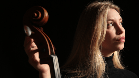 Hadewych van Gent with cello