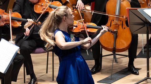 Leila Josefowicz playing the violin