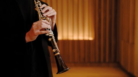 A picture of a clarinet being played